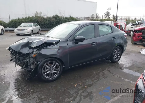 2019 Toyota Yaris Le z USA, uszkodzony, nr VIN 3MYDLBYV3KY519283